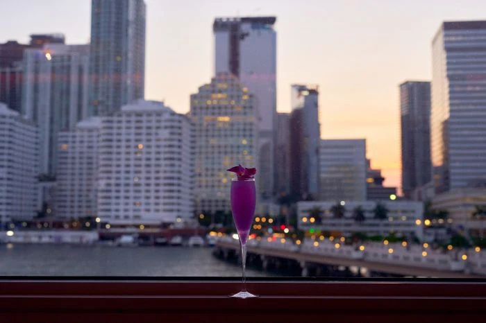 Mandarin Oriental Miami’s MO Bar + Lounge Shines Amid Stylish Transformation